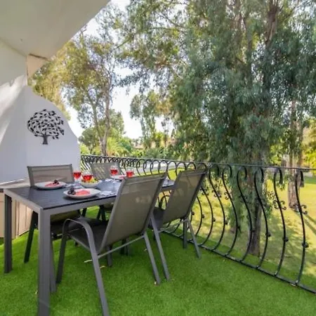 First Floor With 2 Bed Apartment *